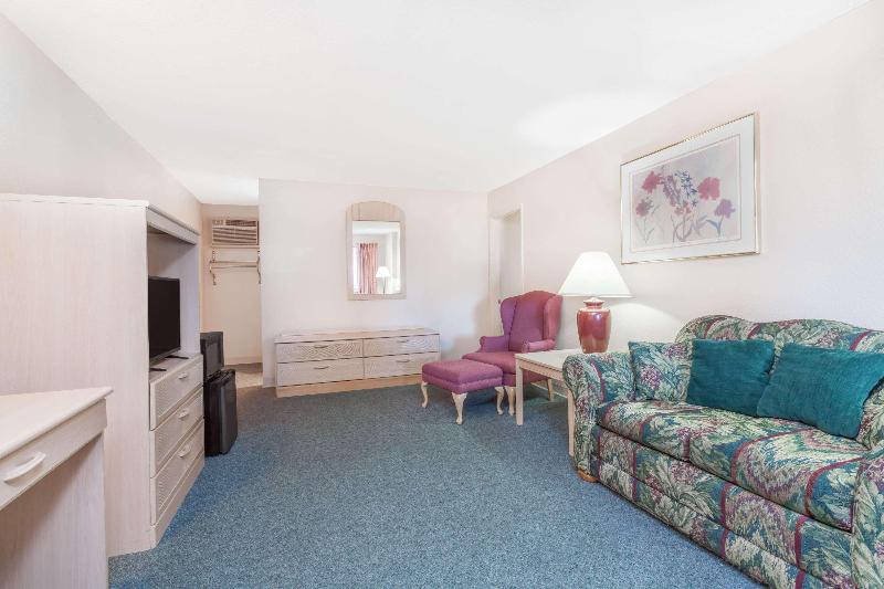 Days Inn By Wyndham Burns image