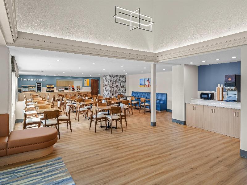 Days Inn by Wyndham Regina