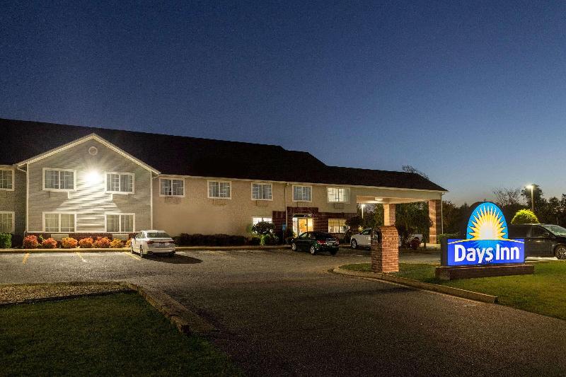 Days Inn By Wyndham Mountain Home image