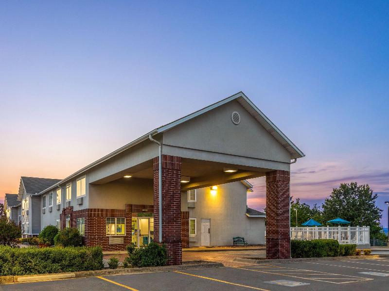Days Inn By Wyndham Mountain Home image