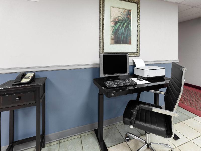 Days Inn By Wyndham Mountain Home image