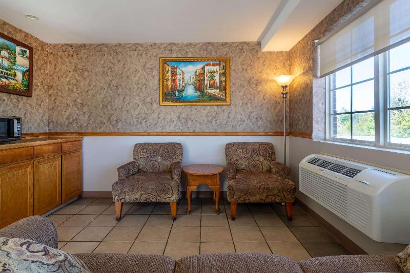 Days Inn By Wyndham Mountain Home image