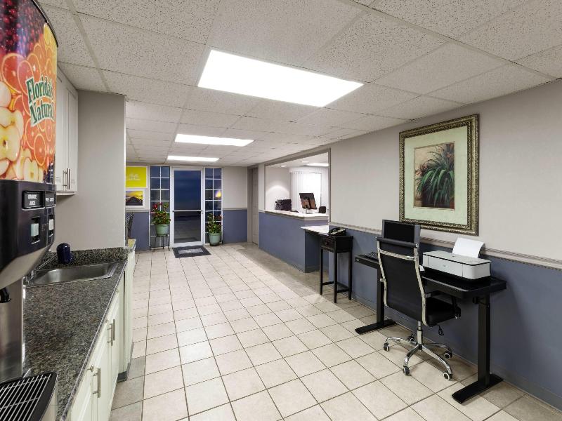 Days Inn By Wyndham Mountain Home image