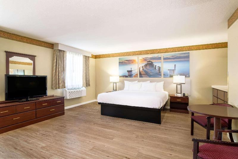 Days Inn By Wyndham Mountain Home image
