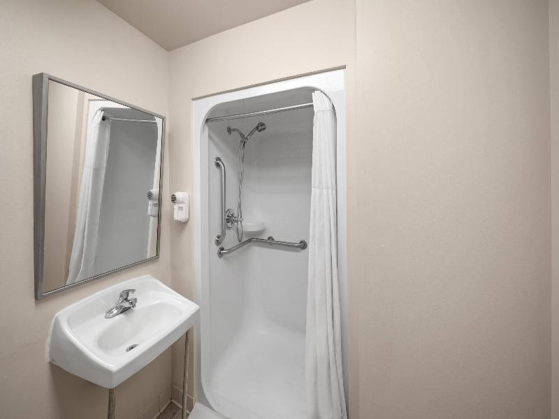 Days Inn By Wyndham Mountain Home image