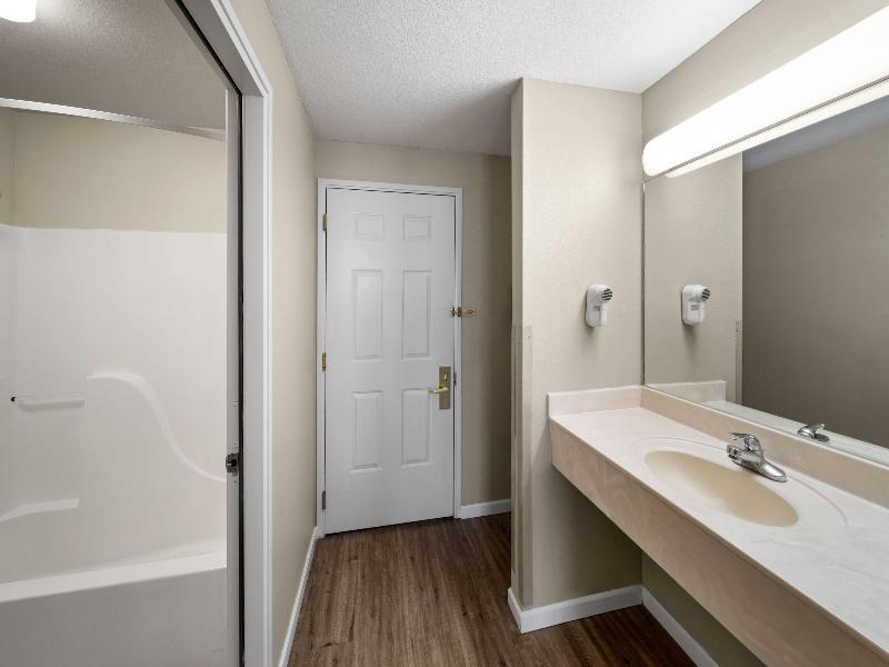 Days Inn By Wyndham Mountain Home image