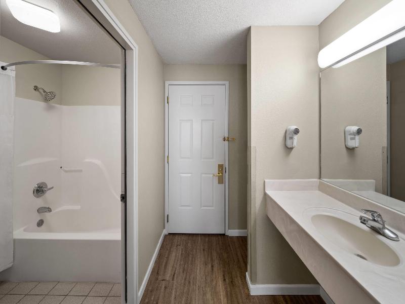 Days Inn By Wyndham Mountain Home image