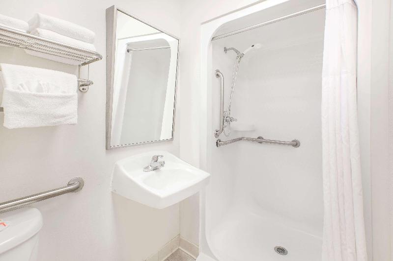 Days Inn By Wyndham Mountain Home image