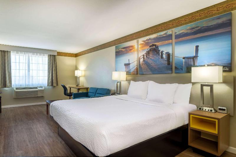 Days Inn By Wyndham Mountain Home image