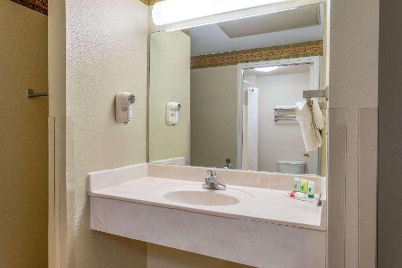 Days Inn By Wyndham Mountain Home image
