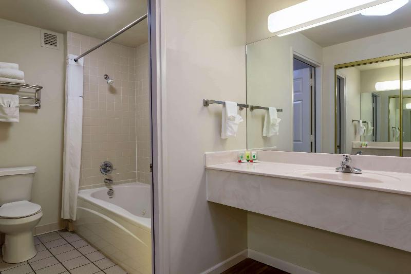 Days Inn By Wyndham Mountain Home image