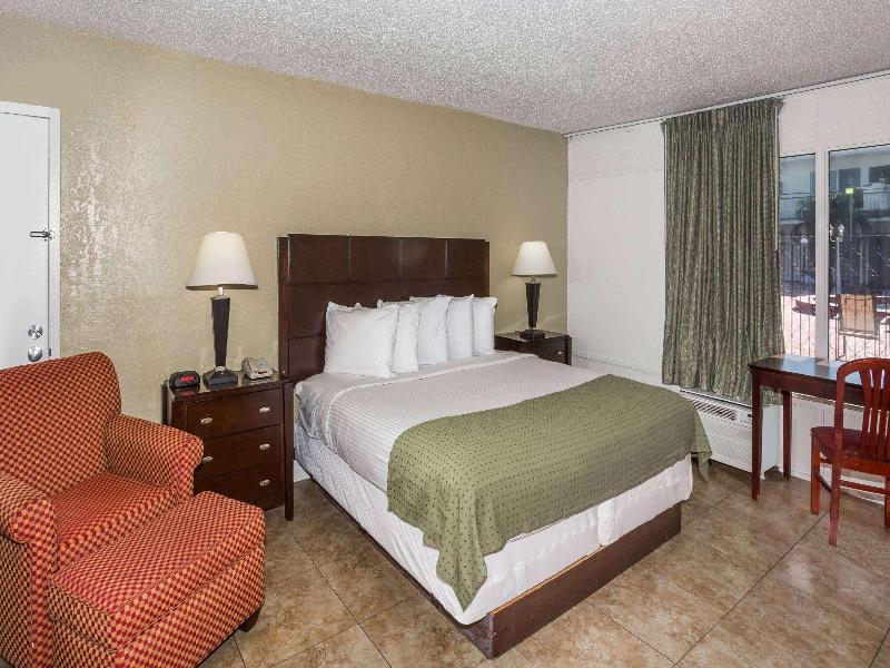 Days Inn by Wyndham St. Petersburg / Tampa Bay image