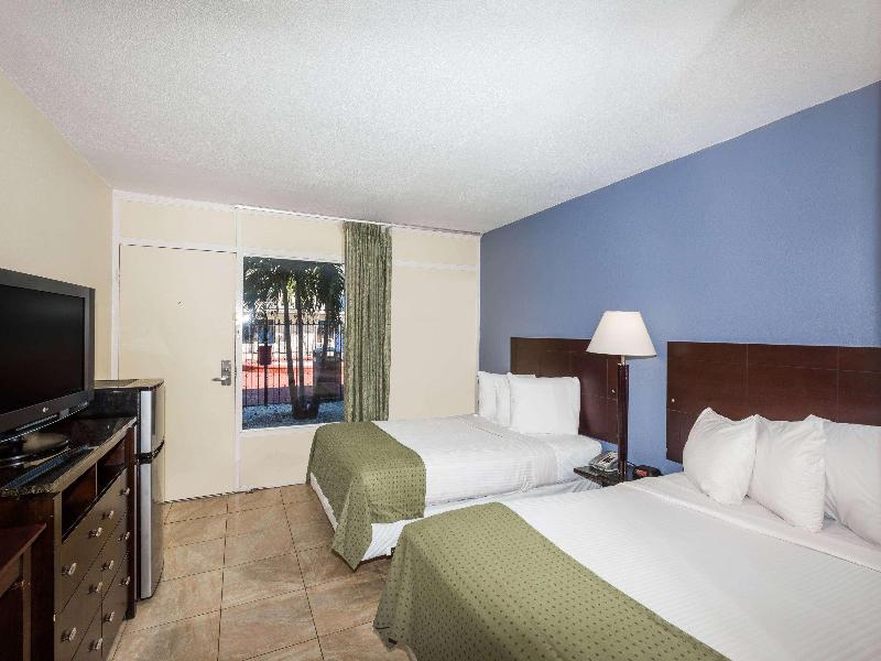 Days Inn by Wyndham St. Petersburg / Tampa Bay image