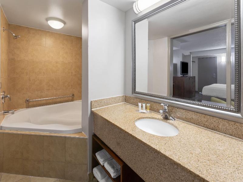 Days Inn By Wyndham Dumfries Quantico image