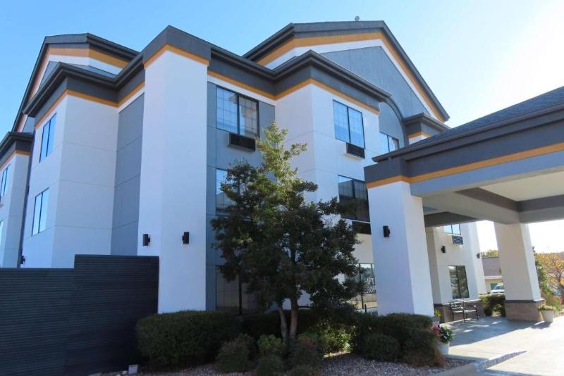 Best Western Prime Inn & Suites image