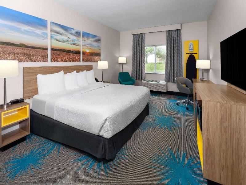 Days Inn & Suites By Wyndham Of Morris image