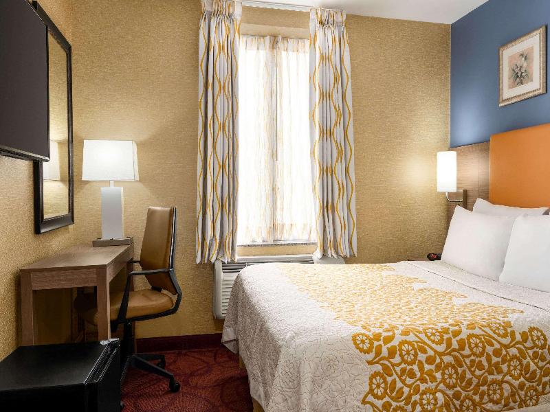 Days Inn by Wyndham Long Island City image
