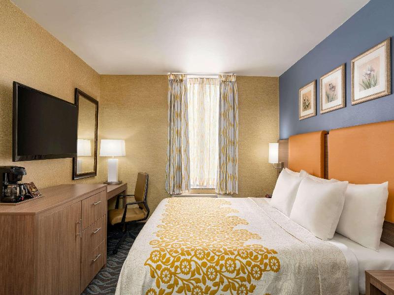 Days Inn by Wyndham Long Island City image