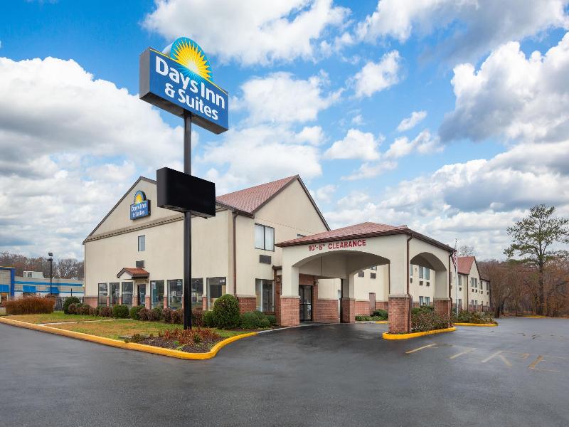 Days Inn & Suites by Wyndham Seaford — general view