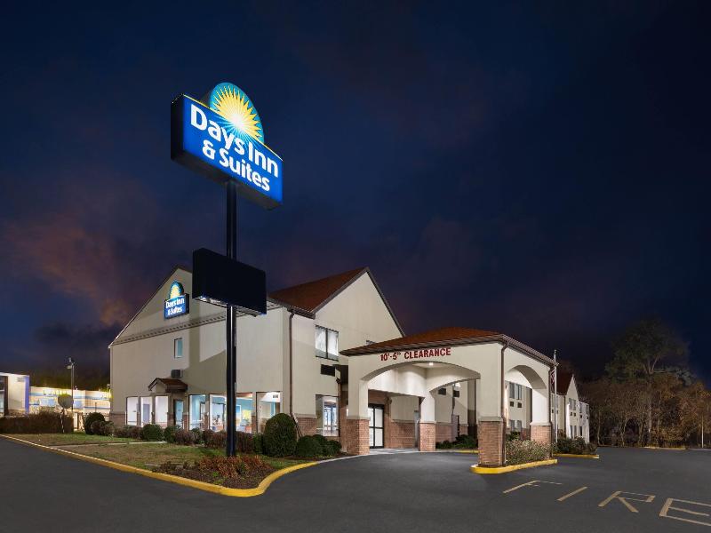 Days Inn & Suites by Wyndham Seaford — general view