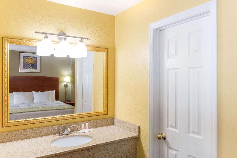 Quality Inn Poughkeepsie image