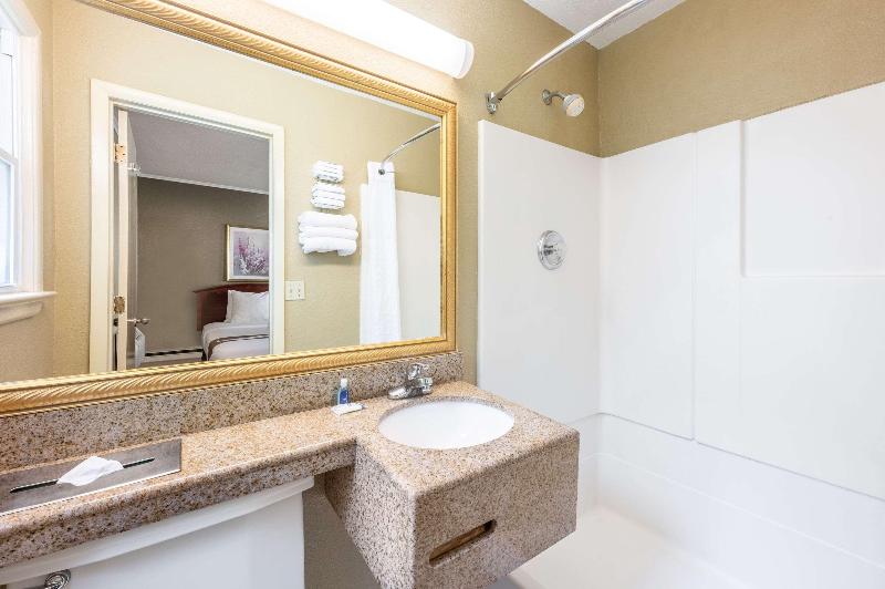 Quality Inn Poughkeepsie image