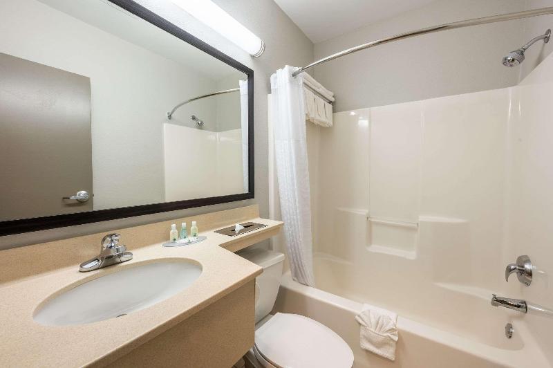 Quality Inn Poughkeepsie image