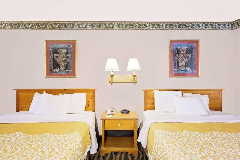 Days Inn & Suites By Wyndham Starkville image