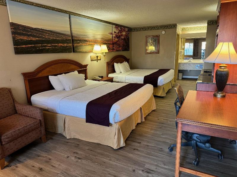 Days Inn & Suites By Wyndham Starkville image