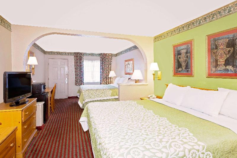 Days Inn & Suites By Wyndham Starkville image
