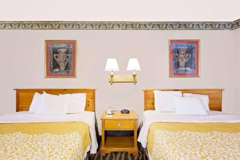 Days Inn & Suites By Wyndham Starkville image