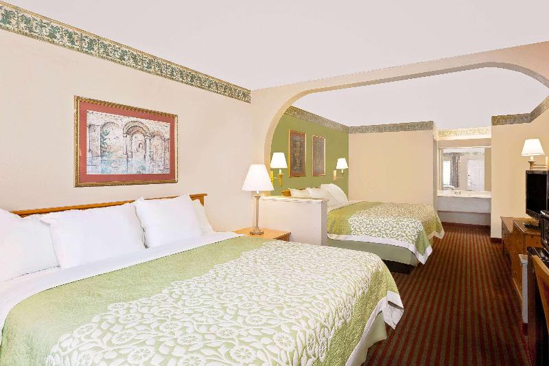 Days Inn & Suites By Wyndham Starkville image