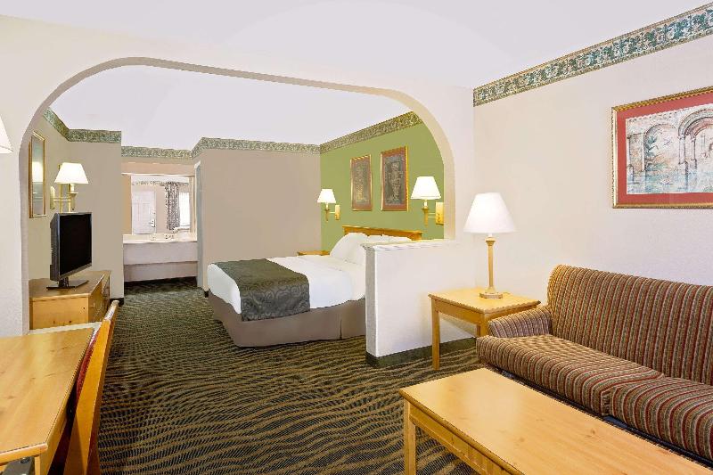 Days Inn & Suites By Wyndham Starkville image