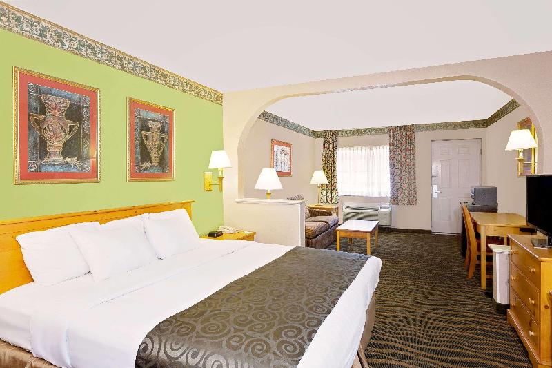 Days Inn & Suites By Wyndham Starkville image
