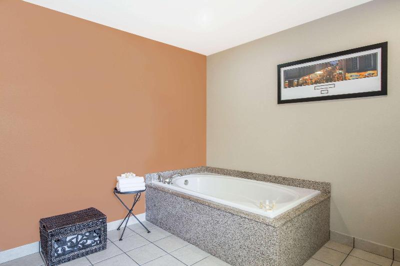 Days Inn & Suites By Wyndham Thibodaux image