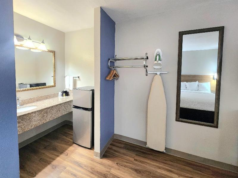DOUBLE Accessible KING SIZE BED — photo 4
