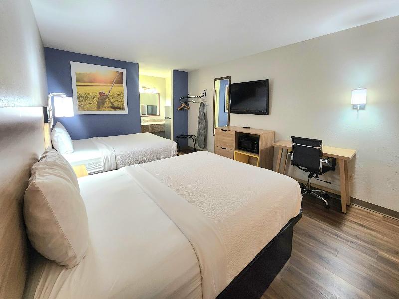 QUADRUPLE Accessible-Two Queen Beds — photo 8