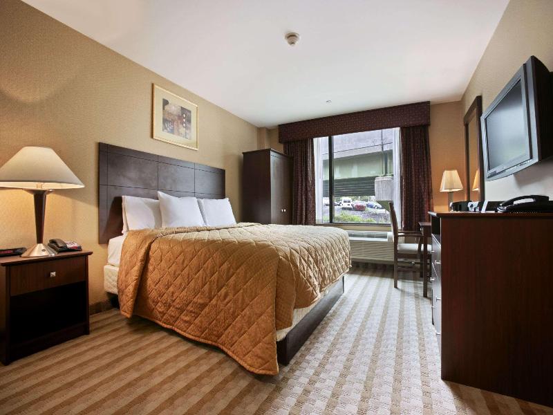 Days Inn by Wyndham Bronx Near Stadium image