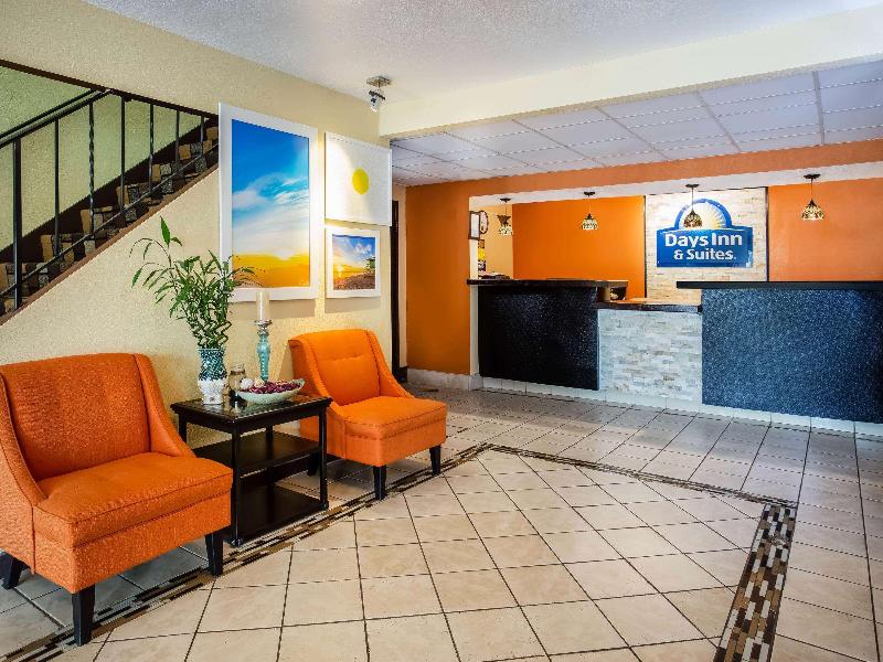 Days Inn & Suites By Wyndham Stevens Point