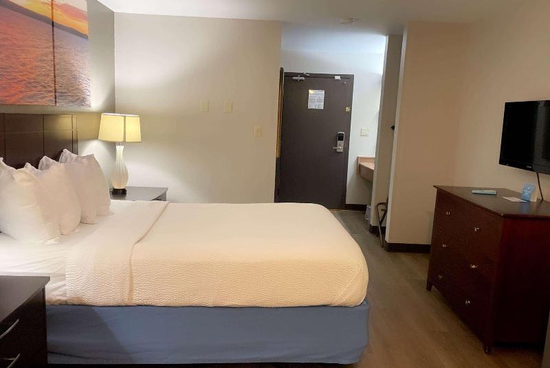 Days Inn & Suites By Wyndham Stevens Point image
