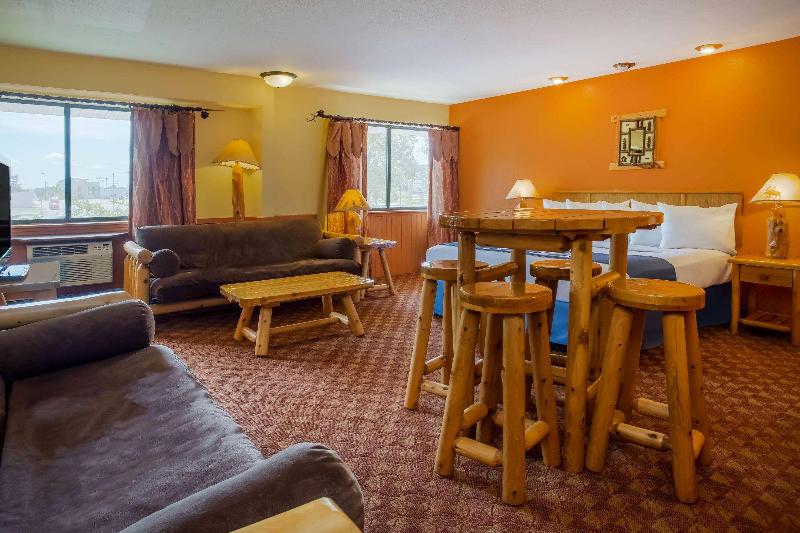 Days Inn & Suites By Wyndham Stevens Point image