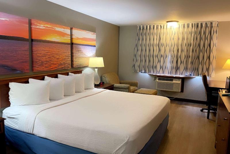 Days Inn & Suites By Wyndham Stevens Point image