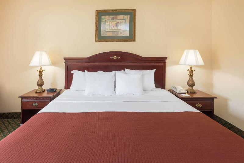 Days Inn & Suites By Wyndham Eunice image