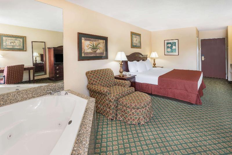 Days Inn & Suites By Wyndham Eunice image