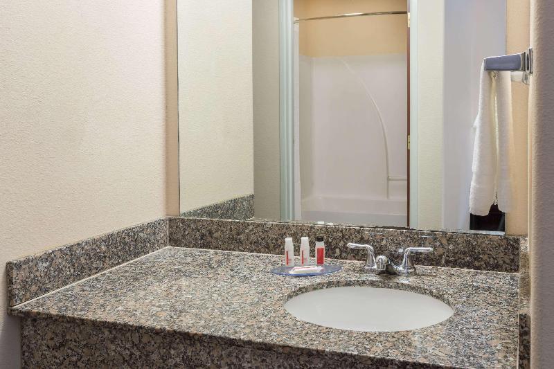 Days Inn & Suites By Wyndham Eunice image