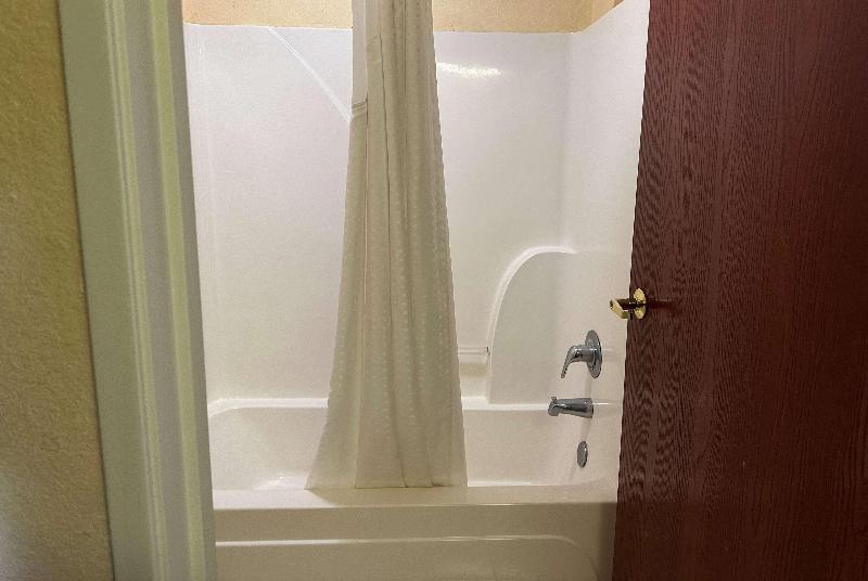 Days Inn & Suites By Wyndham Eunice image