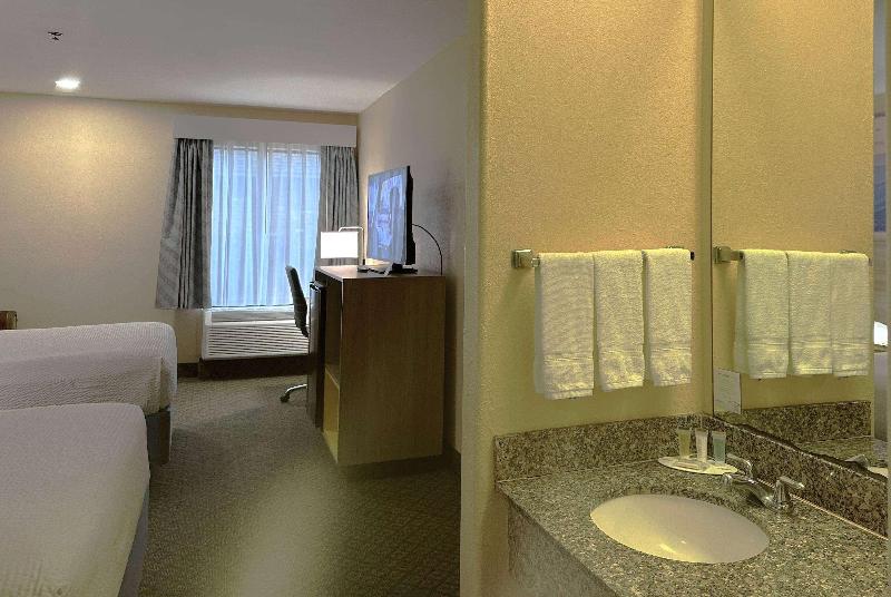 Days Inn & Suites By Wyndham Eunice image