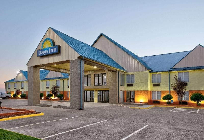 Days Inn By Wyndham Tunica Resorts image