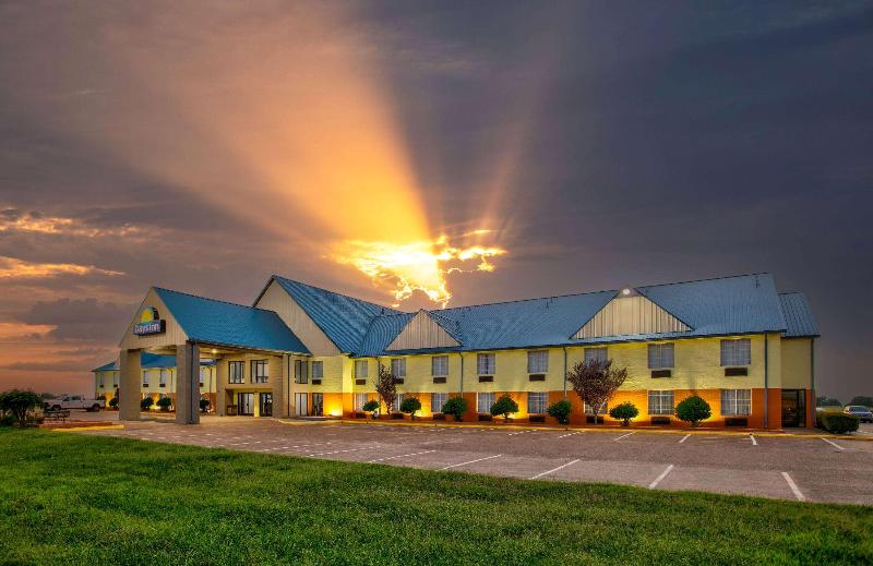 Days Inn By Wyndham Tunica Resorts image