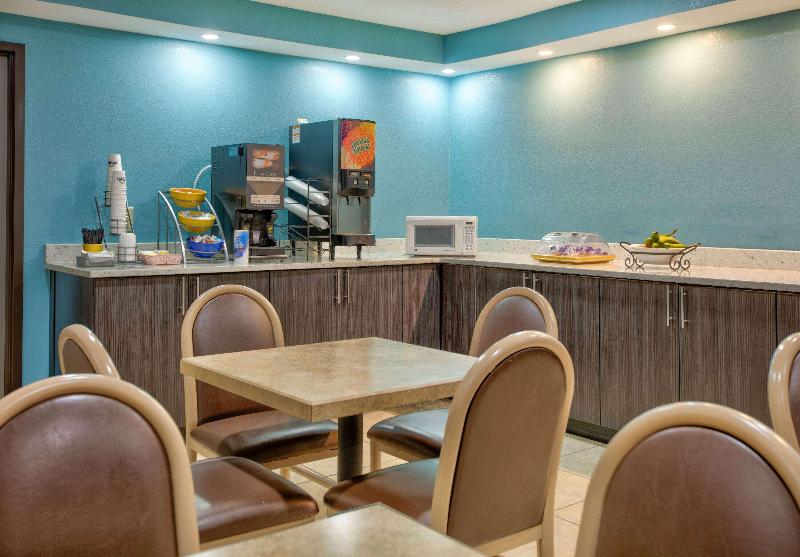 Days Inn By Wyndham Tunica Resorts image